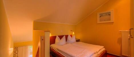 Apartment | 1 bedroom, individually furnished, bed sheets