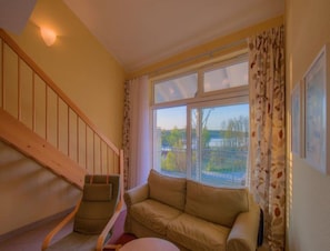 Living room - Elegant Eingerichtete Ferienwohnung (Mirow)