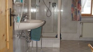 Mobile Home | Bathroom - Haus Golsner Modern Retreat (Bad Kohlgrub)