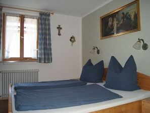 Mobile Home | 2 bedrooms, individually furnished, iron/ironing board - Haus Golsner Modern Retreat (Bad Kohlgrub)