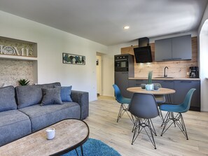 Private kitchen - Apartment in Croatia Near Stunning Coastline (Pula)