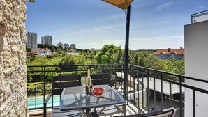 Dining - Apartment in Croatia Near Stunning Coastline (Pula)