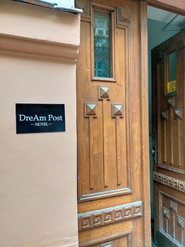Property entrance - DReAM Post Aparthotel (Kraków)