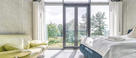 Casa | 2 habitaciones, muebles diferentes y tabla de planchar con plancha
