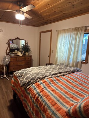 4 bedrooms, WiFi, bed sheets