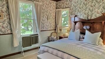 2 bedrooms, travel cot, WiFi, bed sheets