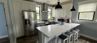 Charming 2 bedroom garage apartment on the Toogoodoo River.