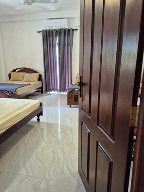 4 chambres, fer et planche à repasser, Wi-Fi, draps fournis