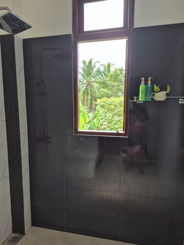 Family friendly homestay in lush greenery village in muthurajawela wetlands 