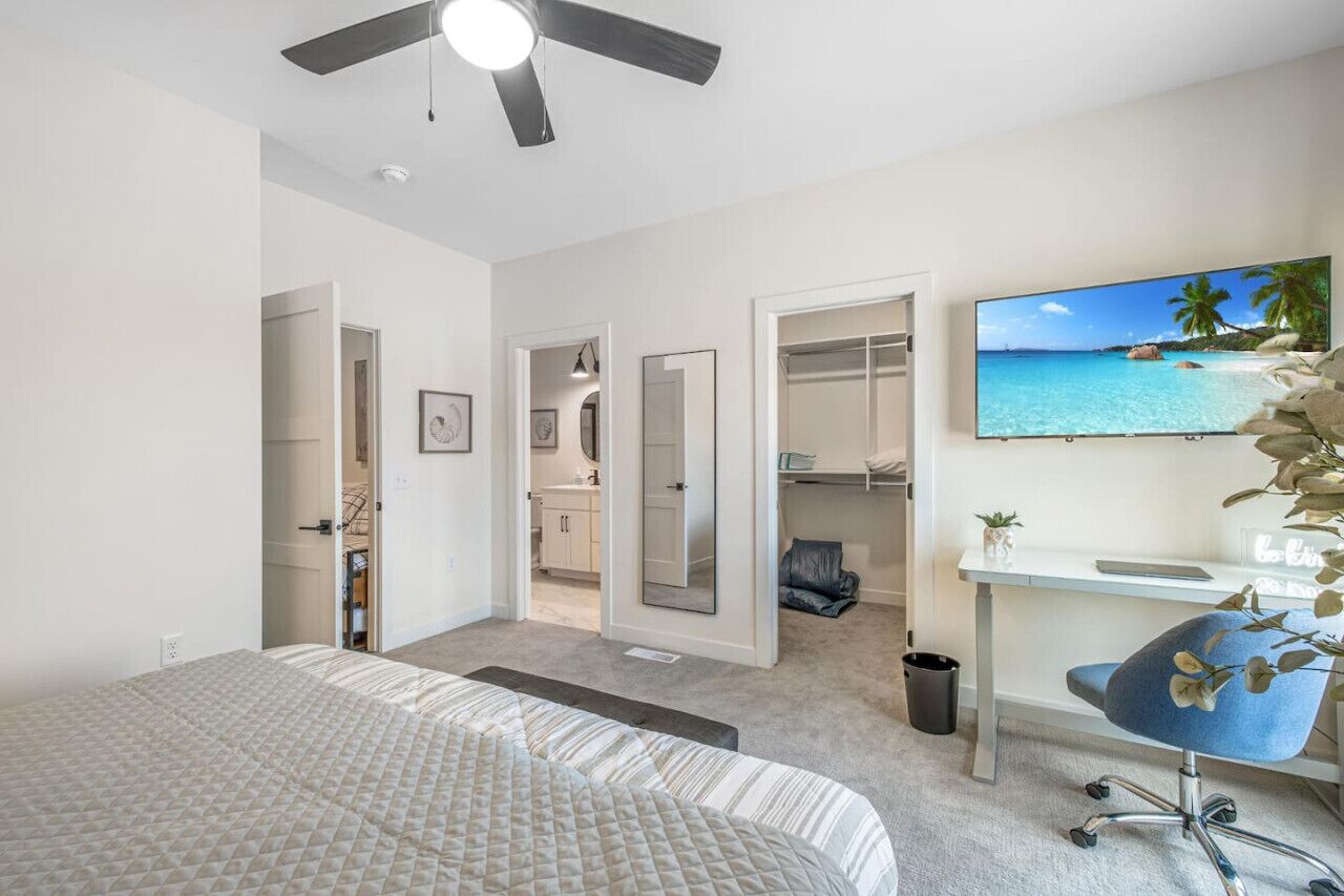 2 bedrooms, desk, iron/ironing board, travel cot