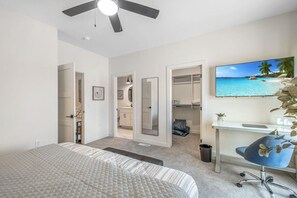 2 bedrooms, desk, iron/ironing board, travel cot - Okoboji Lakeside Retreat In Arnolds Park (Arnolds Park)