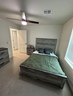 4 bedrooms, iron/ironing board, WiFi, bed sheets