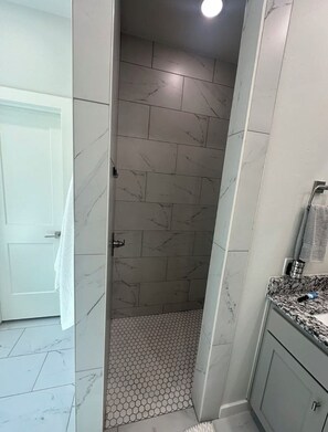 Toallas, jabón, champú y papel higiénico