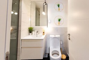 Luxury Duplex, Balcony | Bathroom - Prime properties executive two bedroom  (Accra)