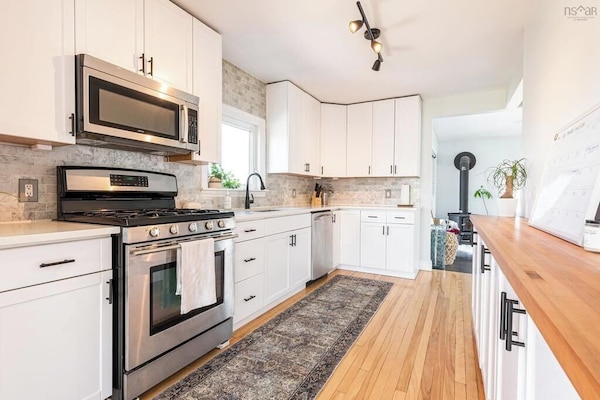 Køleskab, mikrobølgeovn, ovn, kogeplade