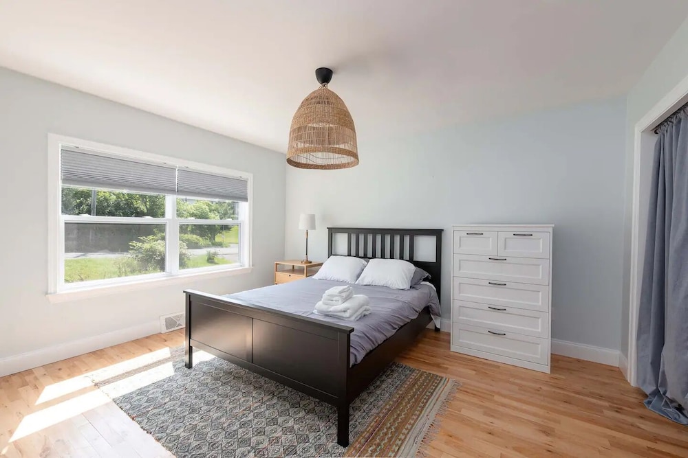 A Beautiful Waterfront 2BDR Home in Protected and Picturesque, Herring