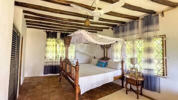 5 bedrooms, in-room safe, desk, iron/ironing board