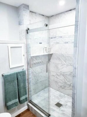 Shower, hair dryer, towels, soap - Large & Private fenced yard large party deck (Hot Springs)