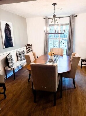 Dining - Large & Private fenced yard large party deck (Hot Springs)