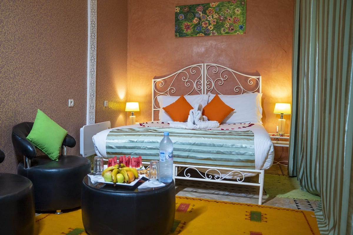Phòng đôi hoặc 2 giường đơn phong cách cổ điển, quang cảnh hồ bơi | Két bảo mật tại phòng, truy cập Internet không dây miễn phí 