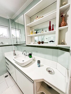 Apartment | Bathroom | Shower, rainfall showerhead - Tranquilidade na Vila Nova Conceição (São Paulo)