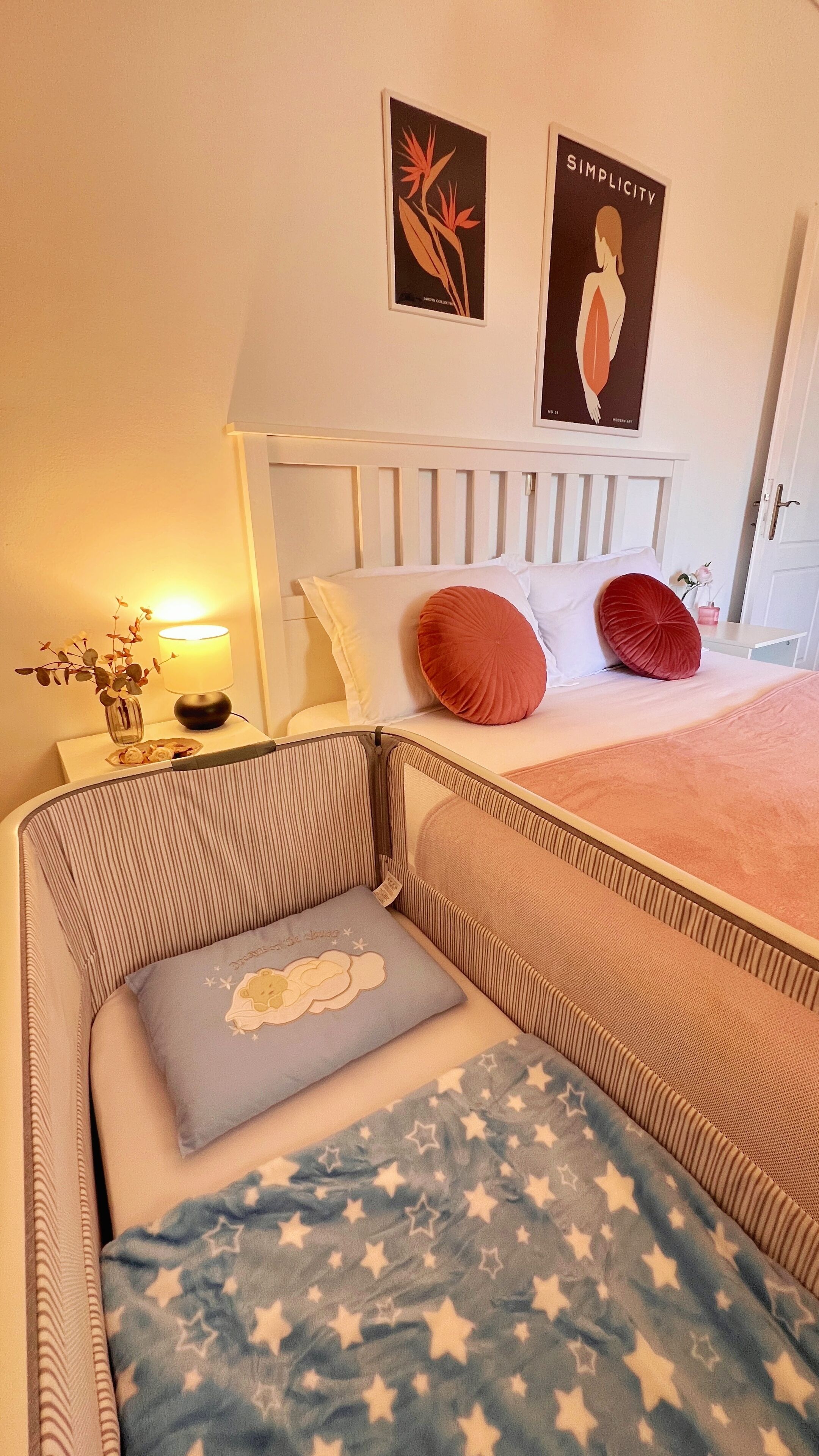 2 間睡房、書桌、熨斗/熨衫板、可攜式嬰兒床