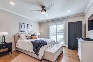 3 室のベッドルーム、デスク、アイロン / アイロン台、WiFi