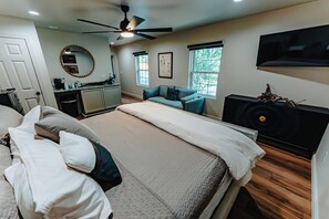 7 bedrooms, WiFi, bed sheets - Spacious 7-bedroom cabin near Lake Cumberland (Seventy Six)