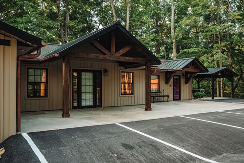 Spacious 7-bedroom cabin near Lake Cumberland 