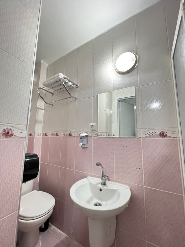 Íróasztal és ingyenes wifi