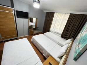 基础三人房, 城市景观 | 办公桌、免费 WiFi