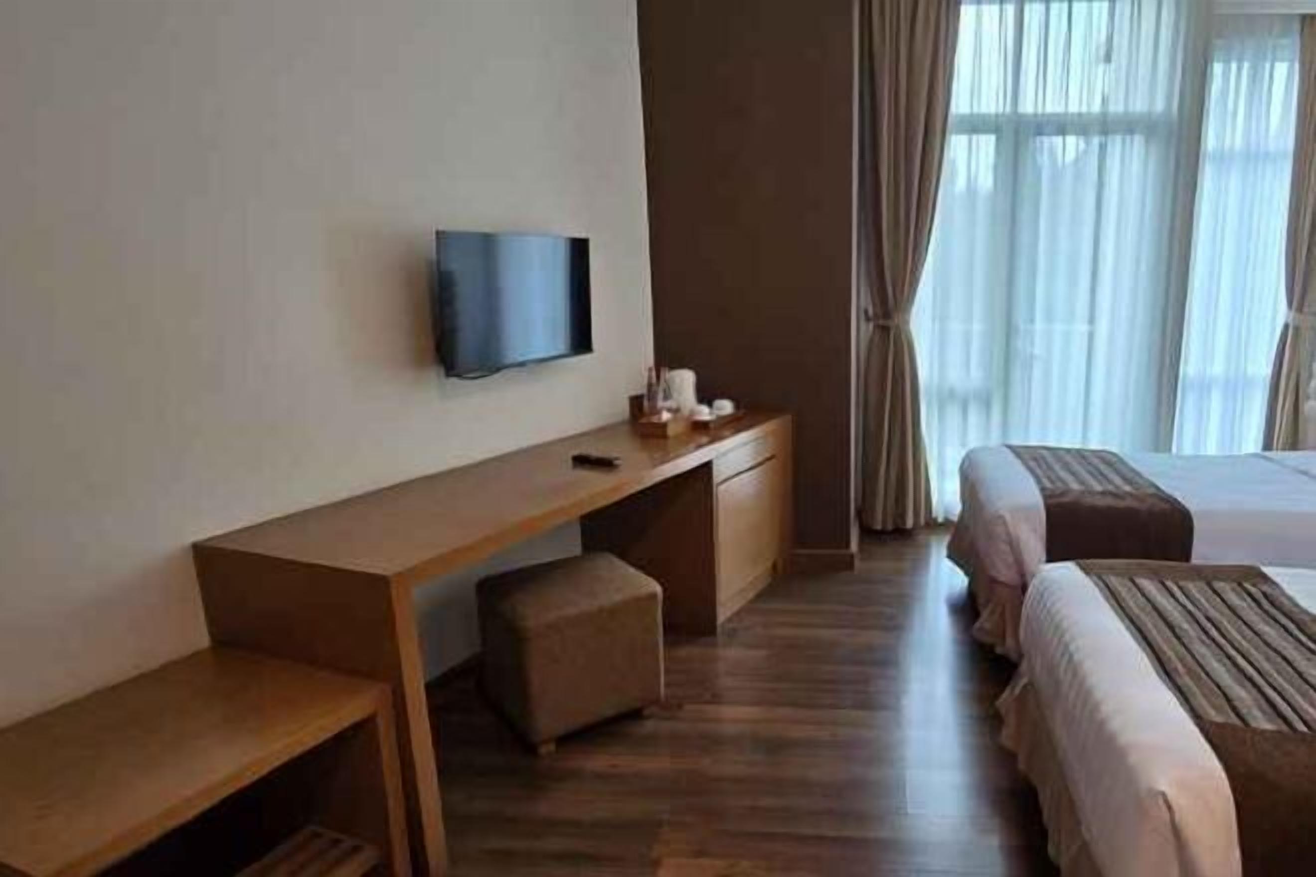 Free WiFi, wheelchair access