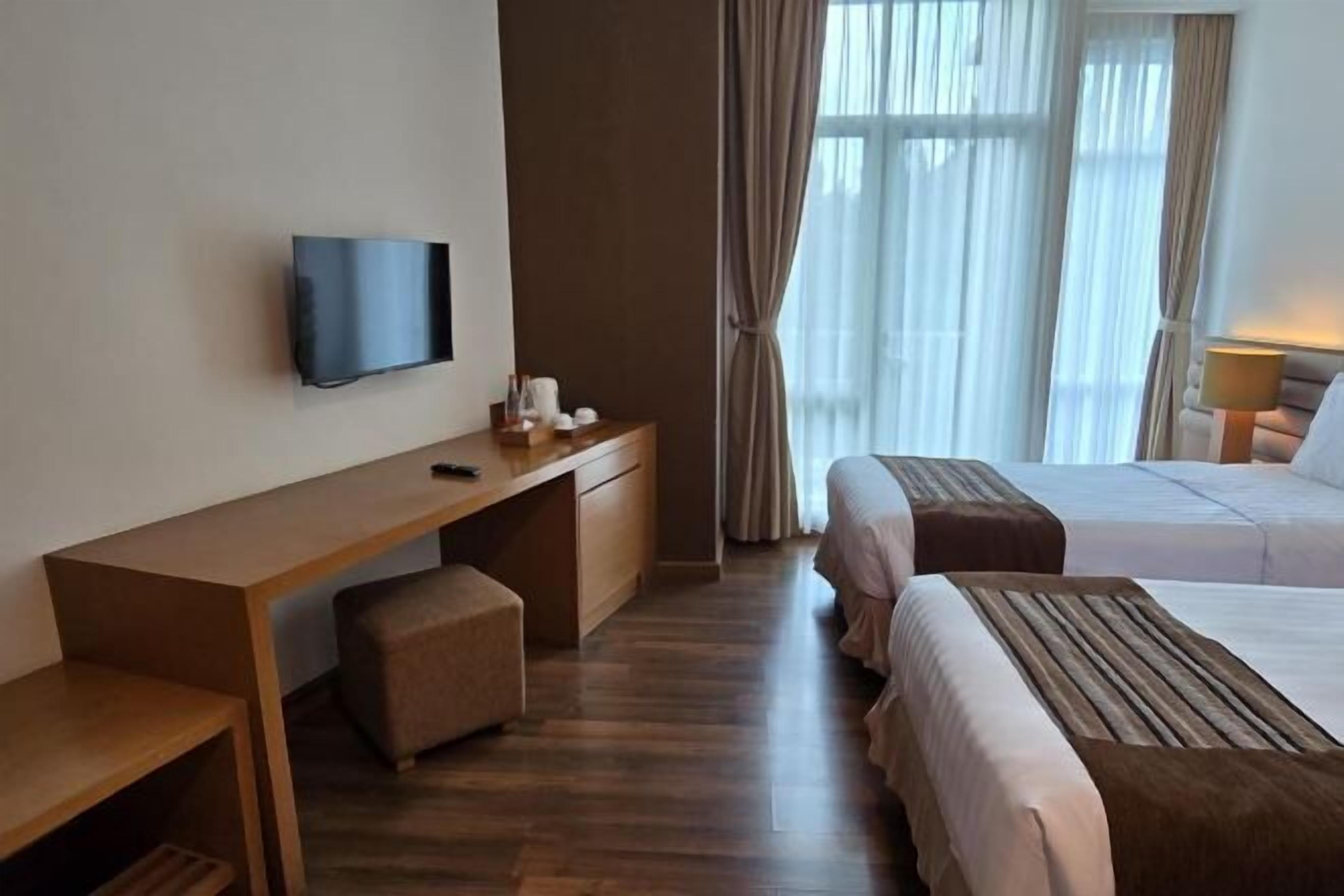 Free WiFi, wheelchair access