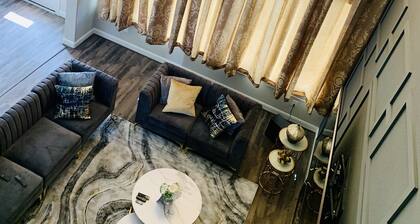 Spacious 4-bedroom With Movie Room and Pool Table