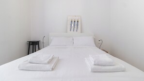 1 habitación, tabla de planchar con plancha, wifi gratis y ropa de cama 