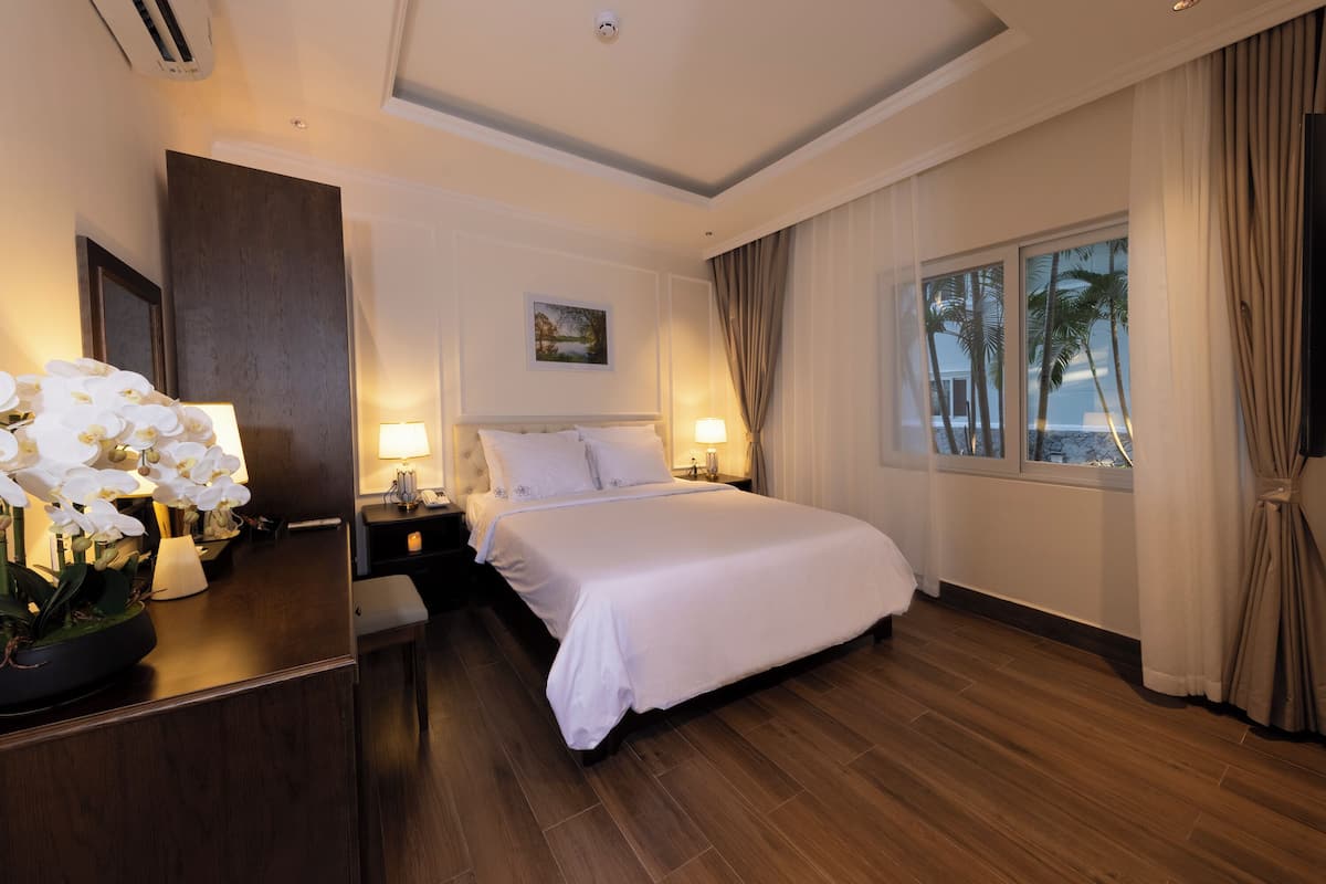 Superior Double Room, 1 Bedroom, Garden View | In-room safe, desk, free WiFi, bed sheets