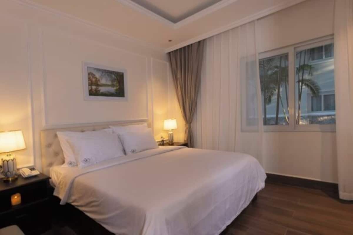 In-room safe, desk, free WiFi, bed sheets
