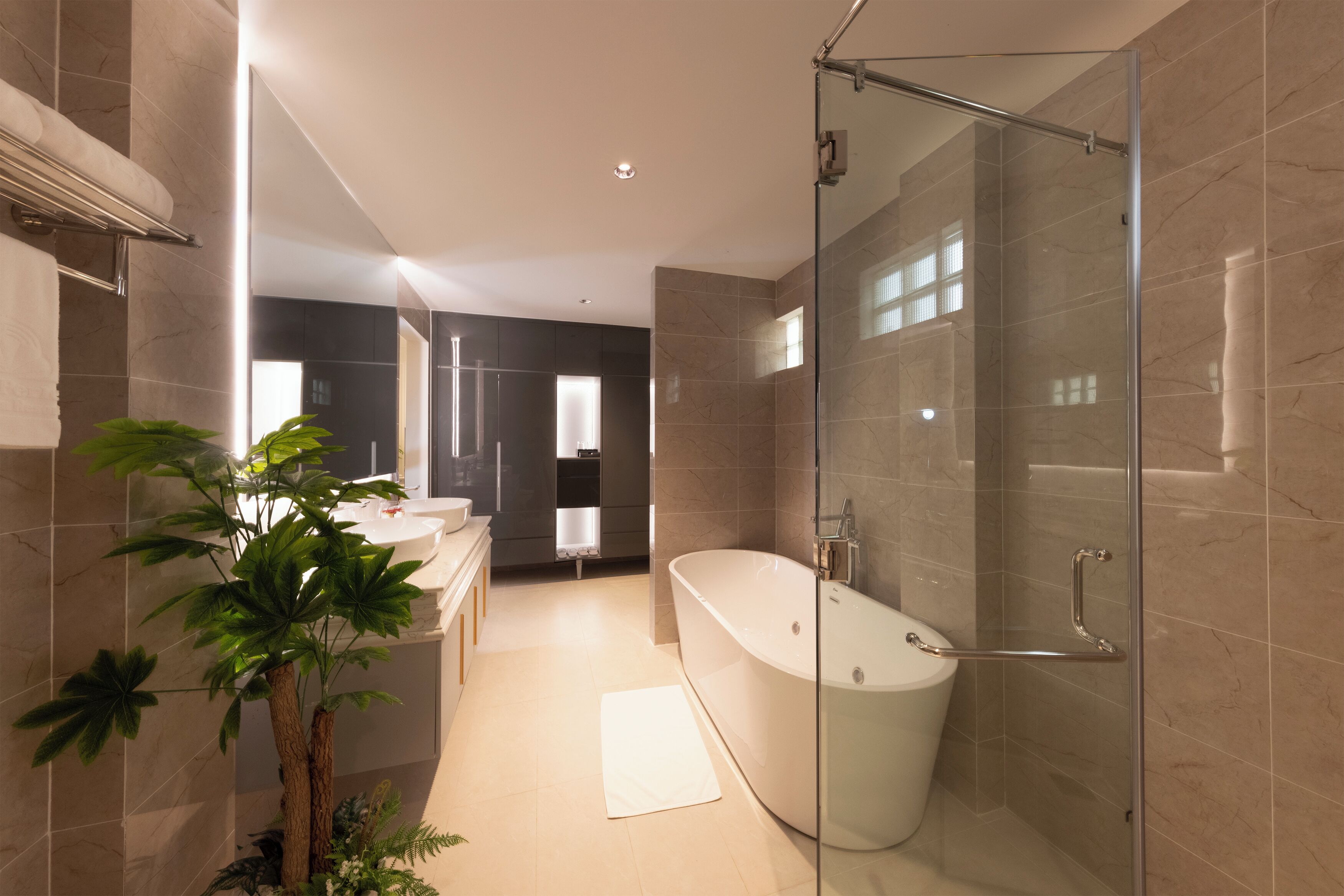 Quarto casal presidencial, 1 quarto, vista para o jardim | Banheiro | Chuveiro, secador de cabelo, roupões de banho, chinelos