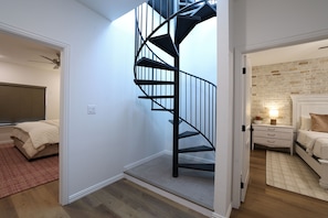 3 habitaciones, tabla de planchar con plancha, wifi y ropa de cama 