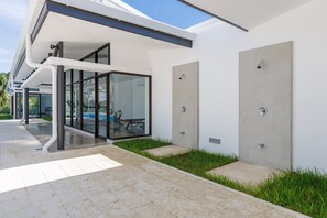 Terrace/patio - Casago 0501 Brand New Rental Ocean View Condo for the Ultimate Coastal Escape (Jaco)