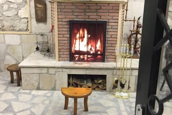 Petit déjeuner buffet (8 EUR par personne)