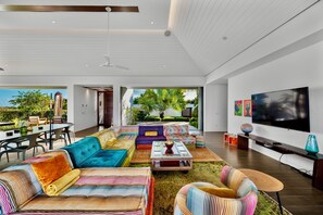 TV connectée, chaîne hi-fi, espaces bureaux