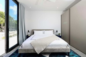 4 bedrooms, in-room safe, desk, iron/ironing board