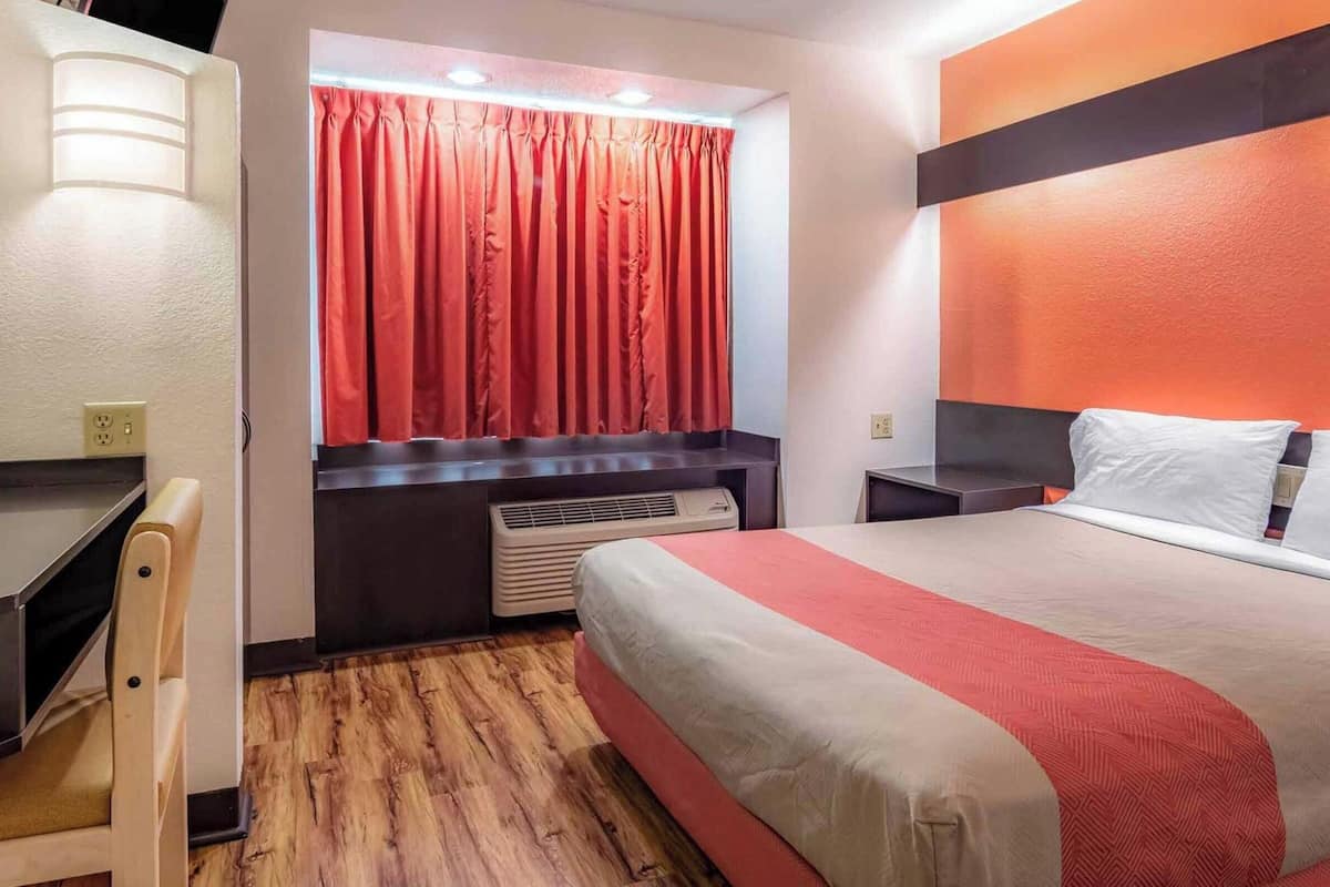 WiFi (free), bed sheets