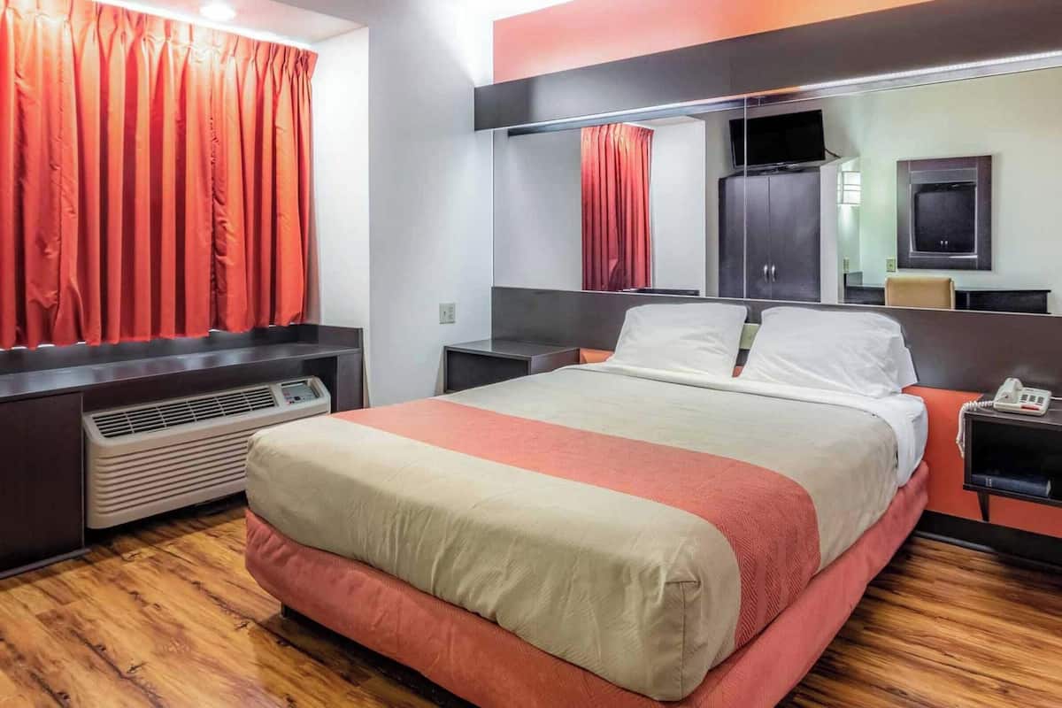 WiFi (free), bed sheets
