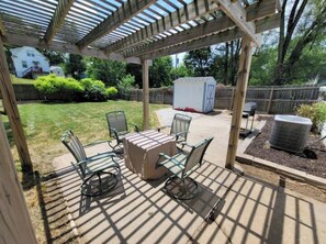 Outdoor dining - Beautiful Benson home restored and ready for you! (Omaha)