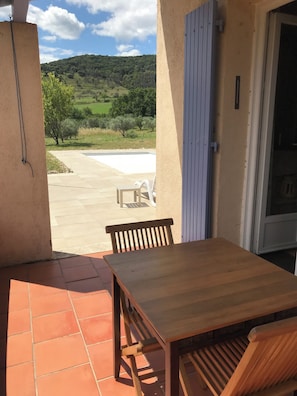 Outdoor dining - La Patale - Villa with pool, near Vallon Pont d'Arc and Ruoms, sleeps 4/6 (Lagorce)