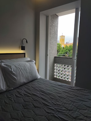 Minibar, cortinas blackout y sistema de insonorización