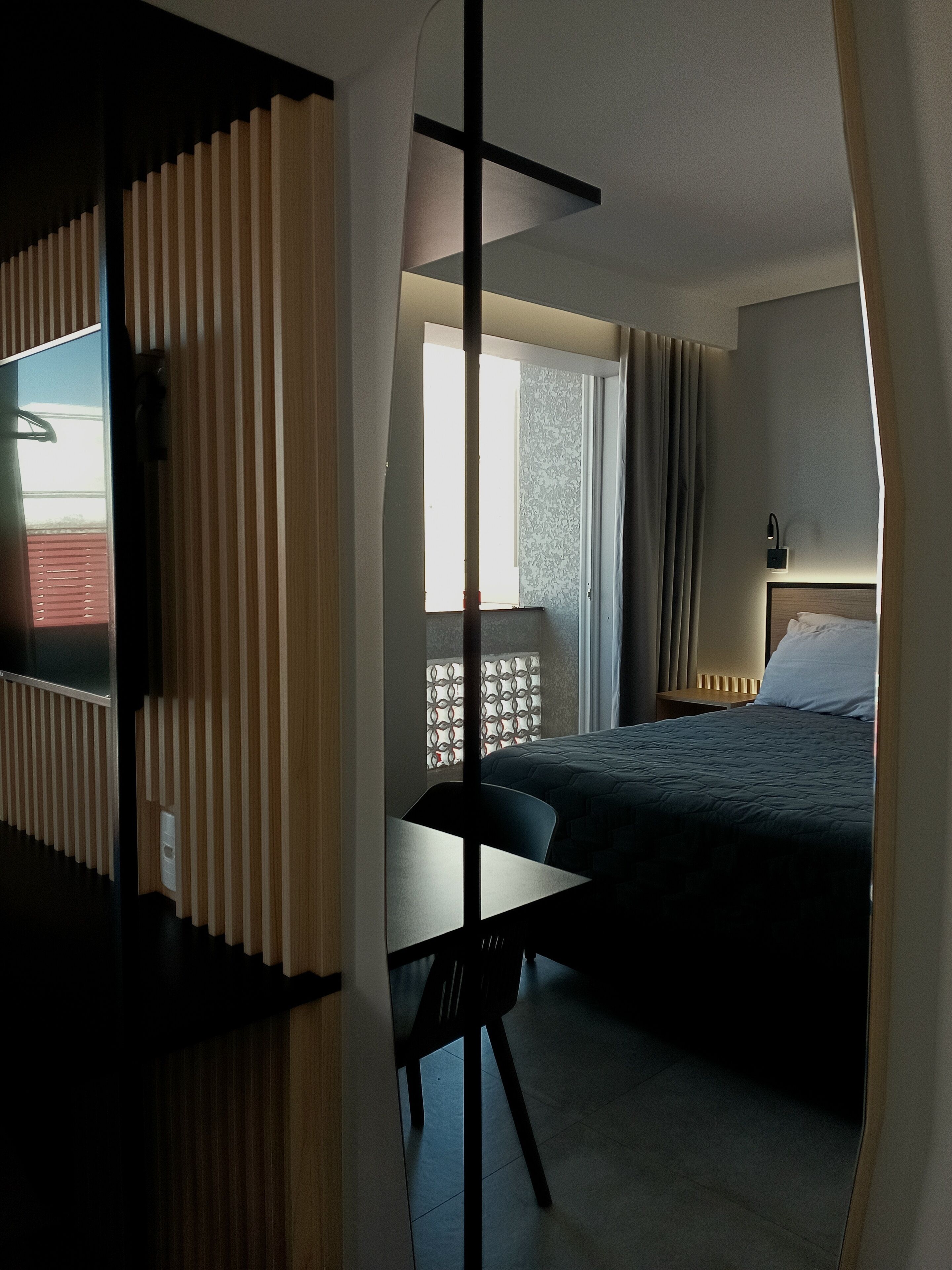 Minibar, cortinas blackout y sistema de insonorización 