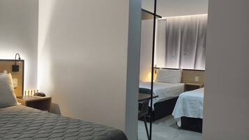 ミニバー、遮光カーテン、防音設備、アイロン / アイロン台